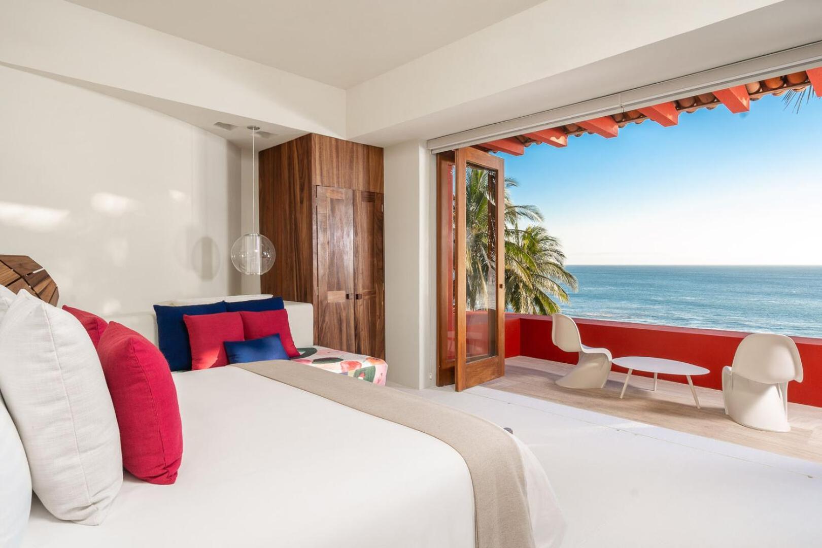 Stunning 5bd Beachfront Fully Staffed W Golf, Spa, Clubs & Villa