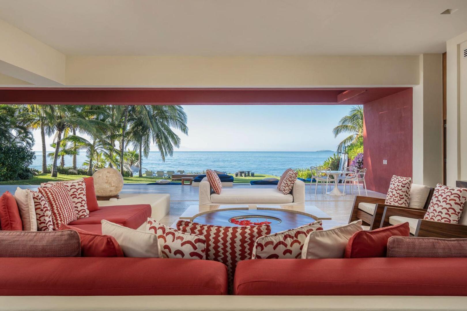 Stunning 5bd Beachfront Fully Staffed W Golf, Spa, Clubs & Villa *