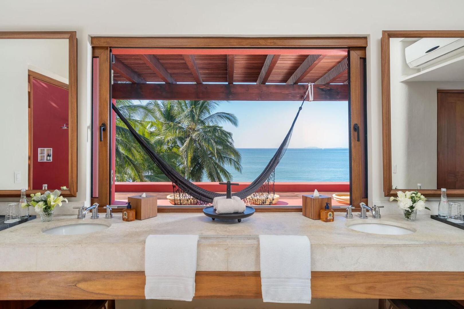 Stunning 5bd Beachfront Fully Staffed W Golf, Spa, Clubs & Villa *