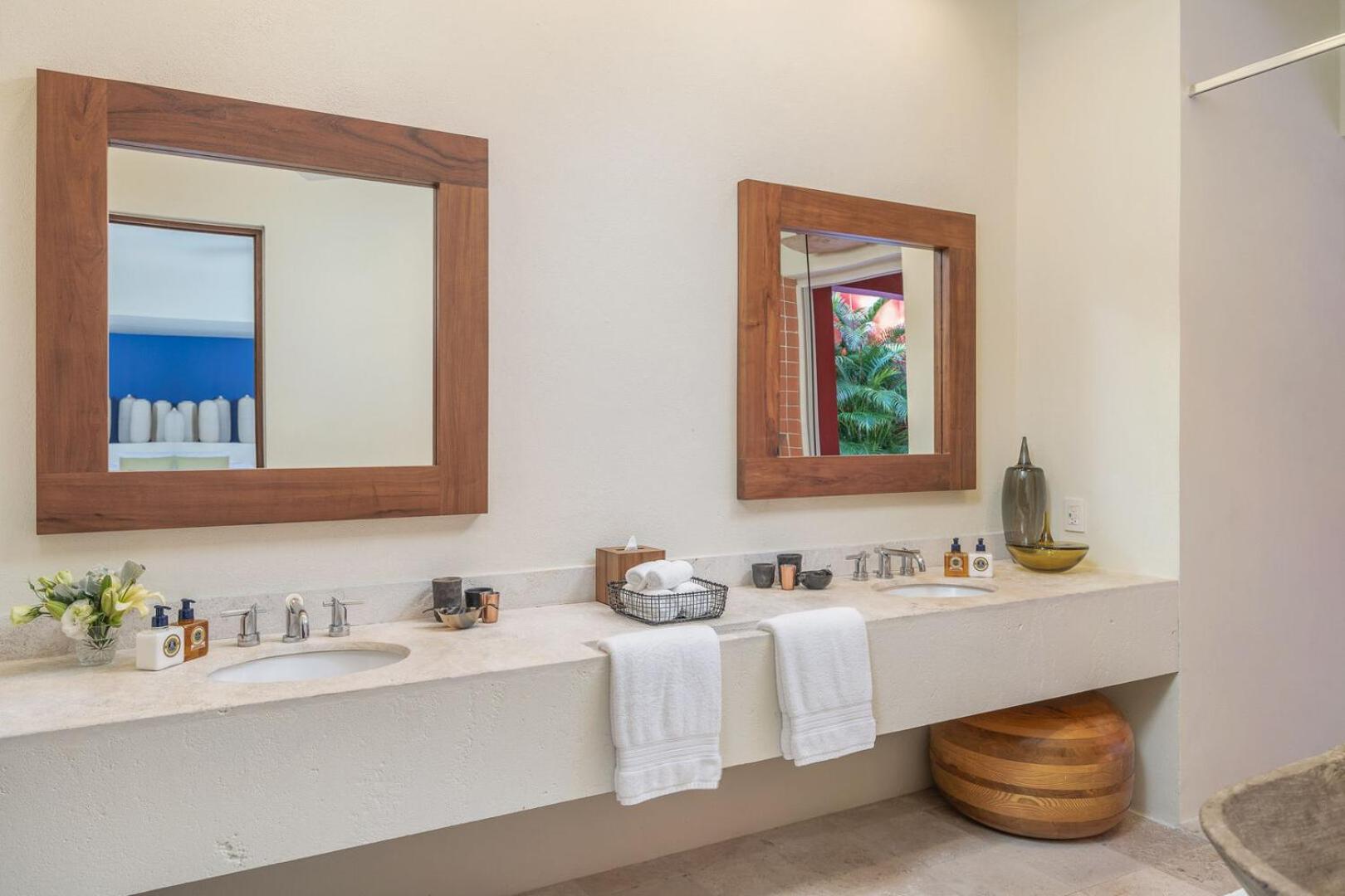 Stunning 5bd Beachfront Fully Staffed W Golf, Spa, Clubs & Punta Mita