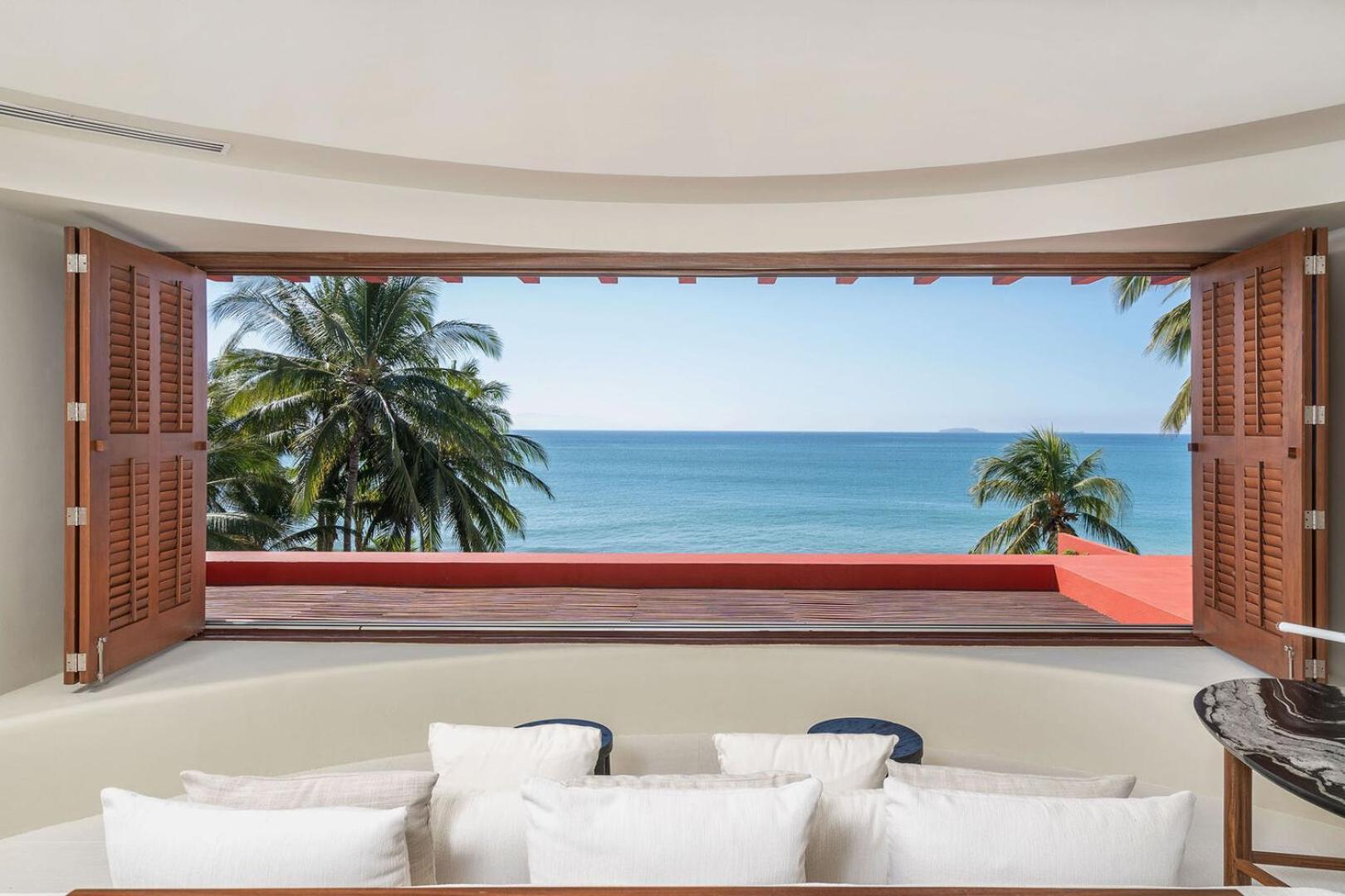 Stunning 5bd Beachfront Fully Staffed W Golf, Spa, Clubs & * Punta Mita