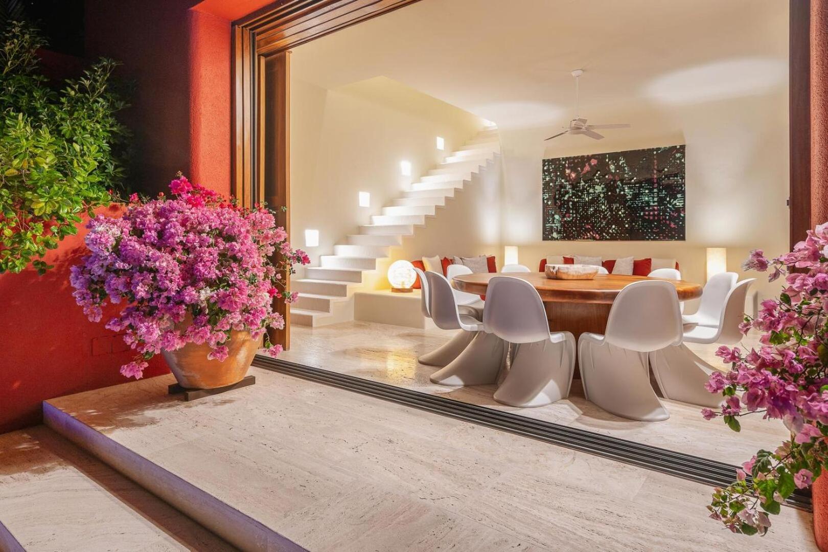 Stunning 5bd Beachfront Fully Staffed W Golf, Spa, Clubs & Villa *