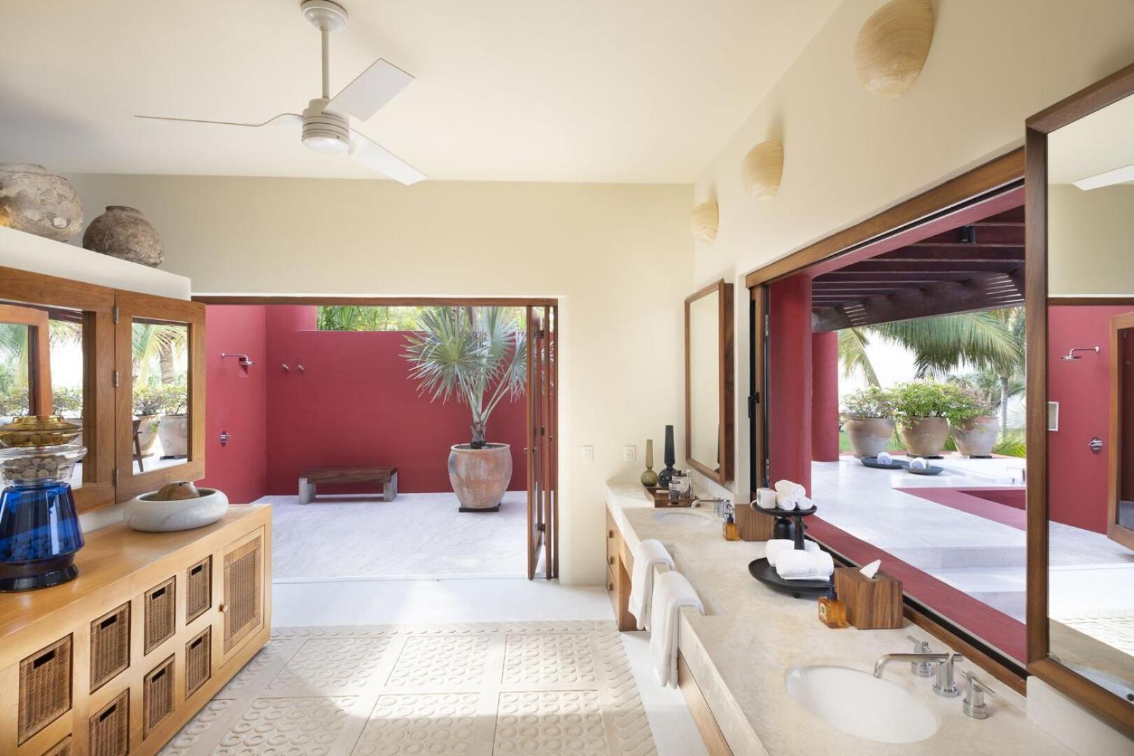 Stunning 5bd Beachfront Fully Staffed W Golf, Spa, Clubs &