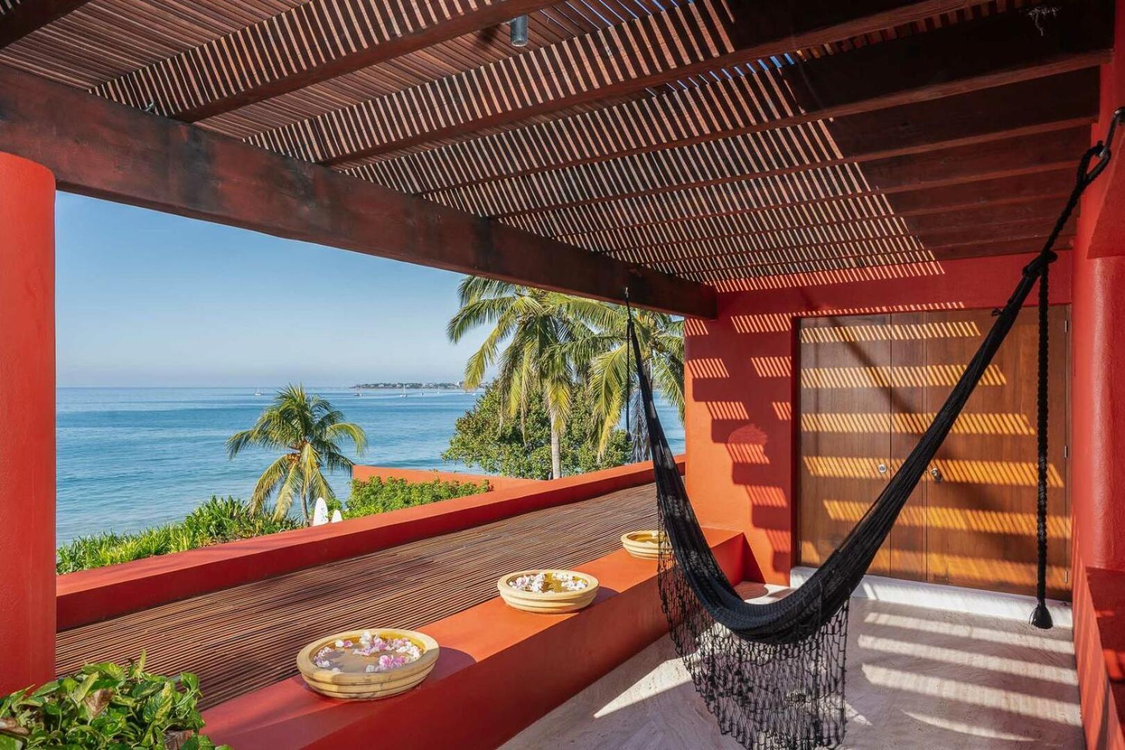 Stunning 5bd Beachfront Fully Staffed W Golf, Spa, Clubs & Villa