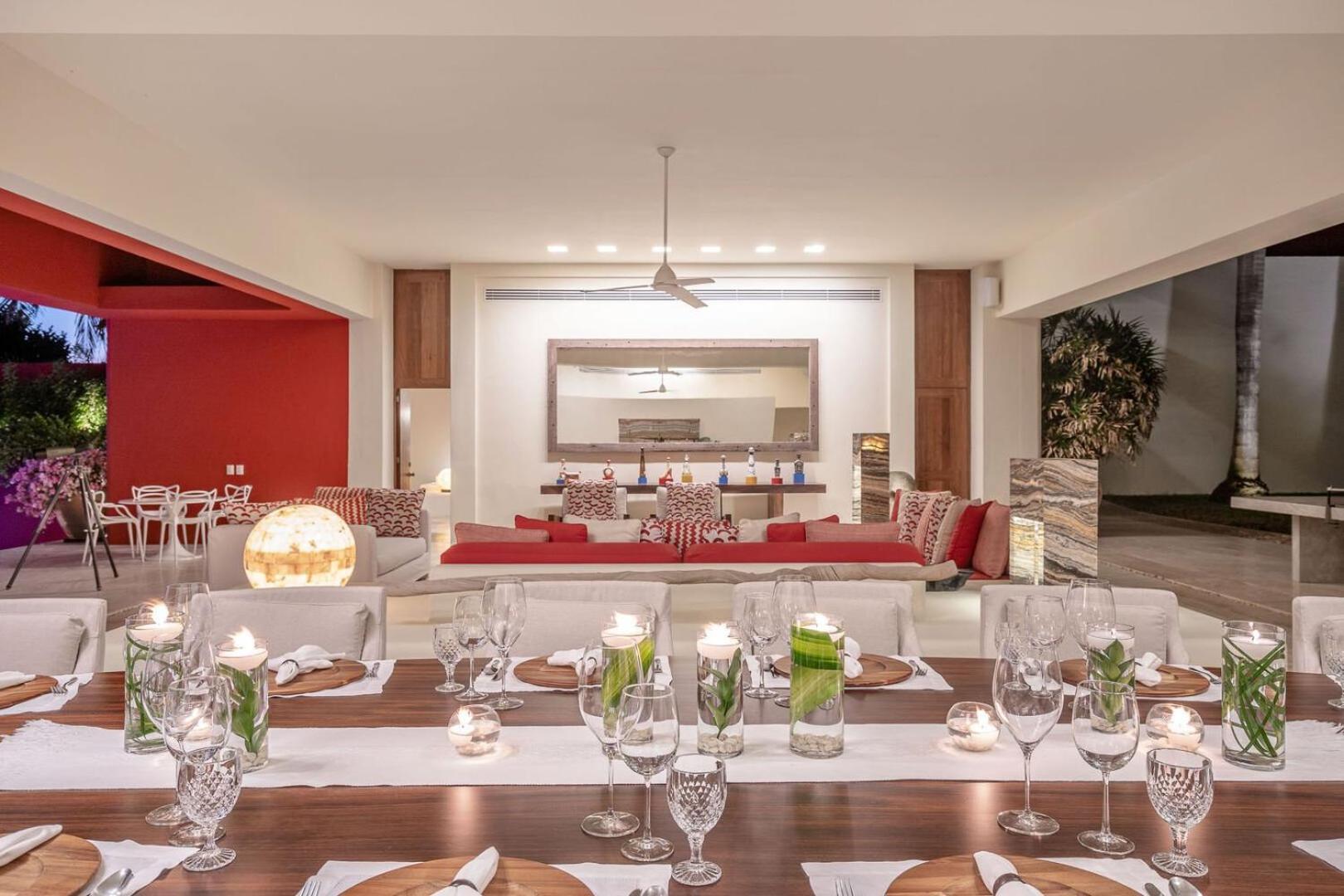 Stunning 5bd Beachfront Fully Staffed W Golf, Spa, Clubs & Villa