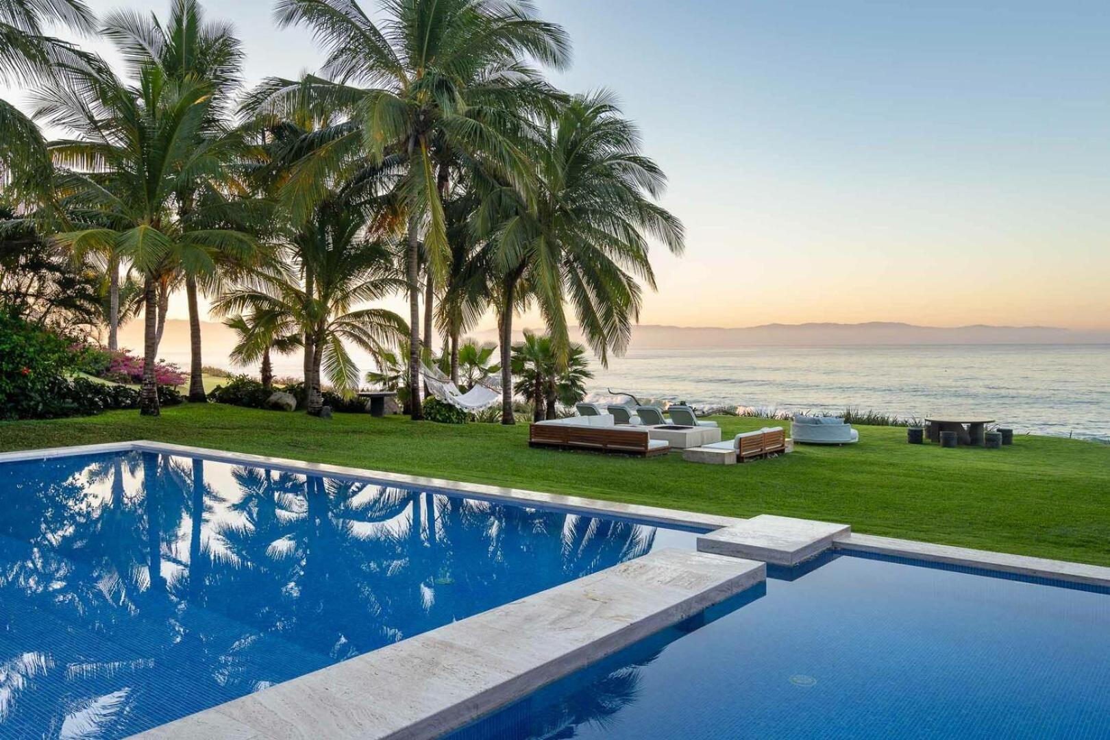 Stunning 5bd Beachfront Fully Staffed W Golf, Spa, Clubs & Punta Mita