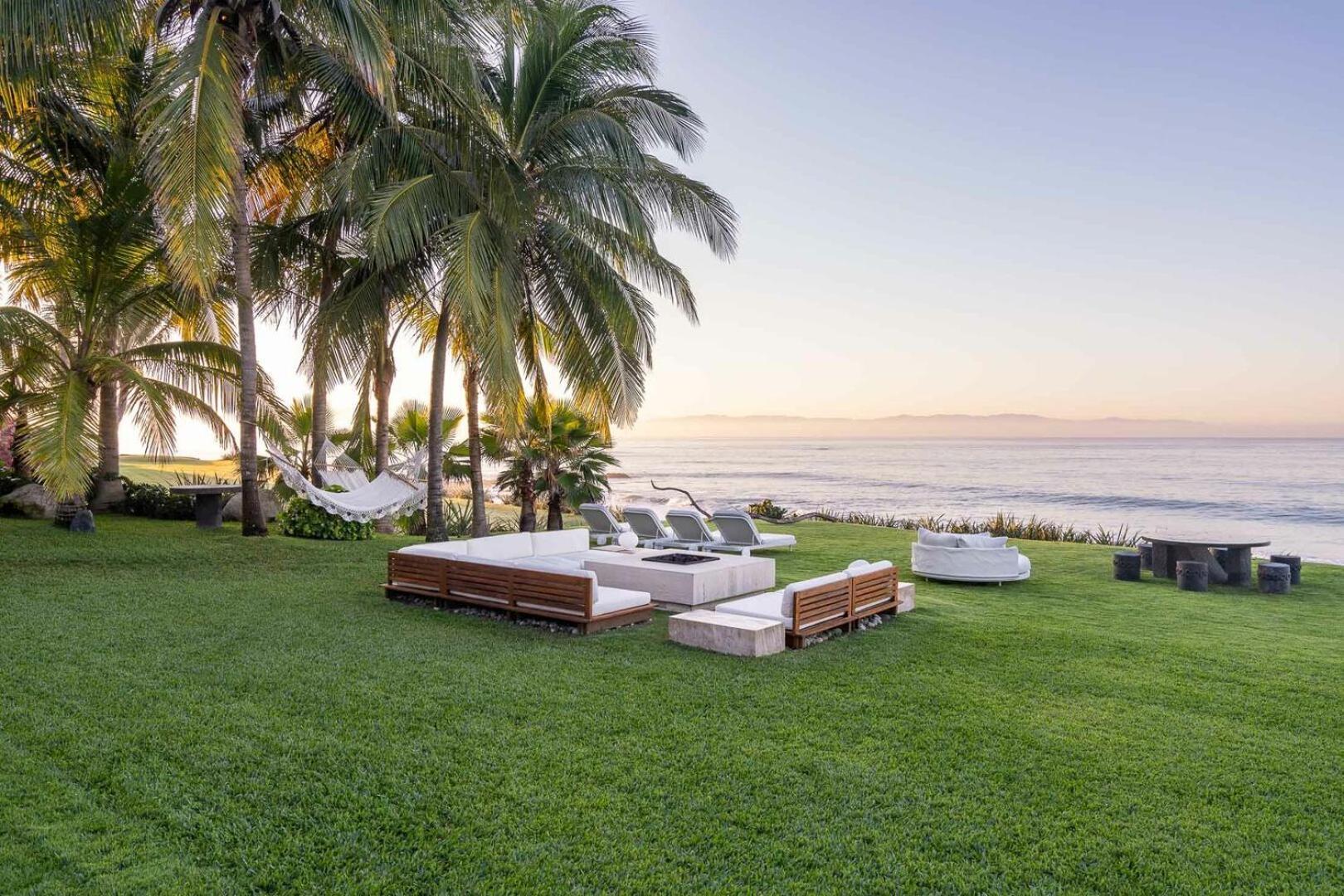 Villa Stunning 5bd Beachfront Fully Staffed W Golf, Spa, Clubs & *