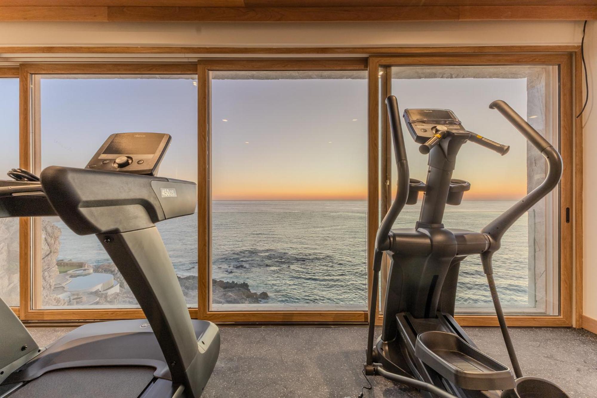 New Stunning Villa, Full Staff, Gym And Has Its Own Private Swimmable Villa *