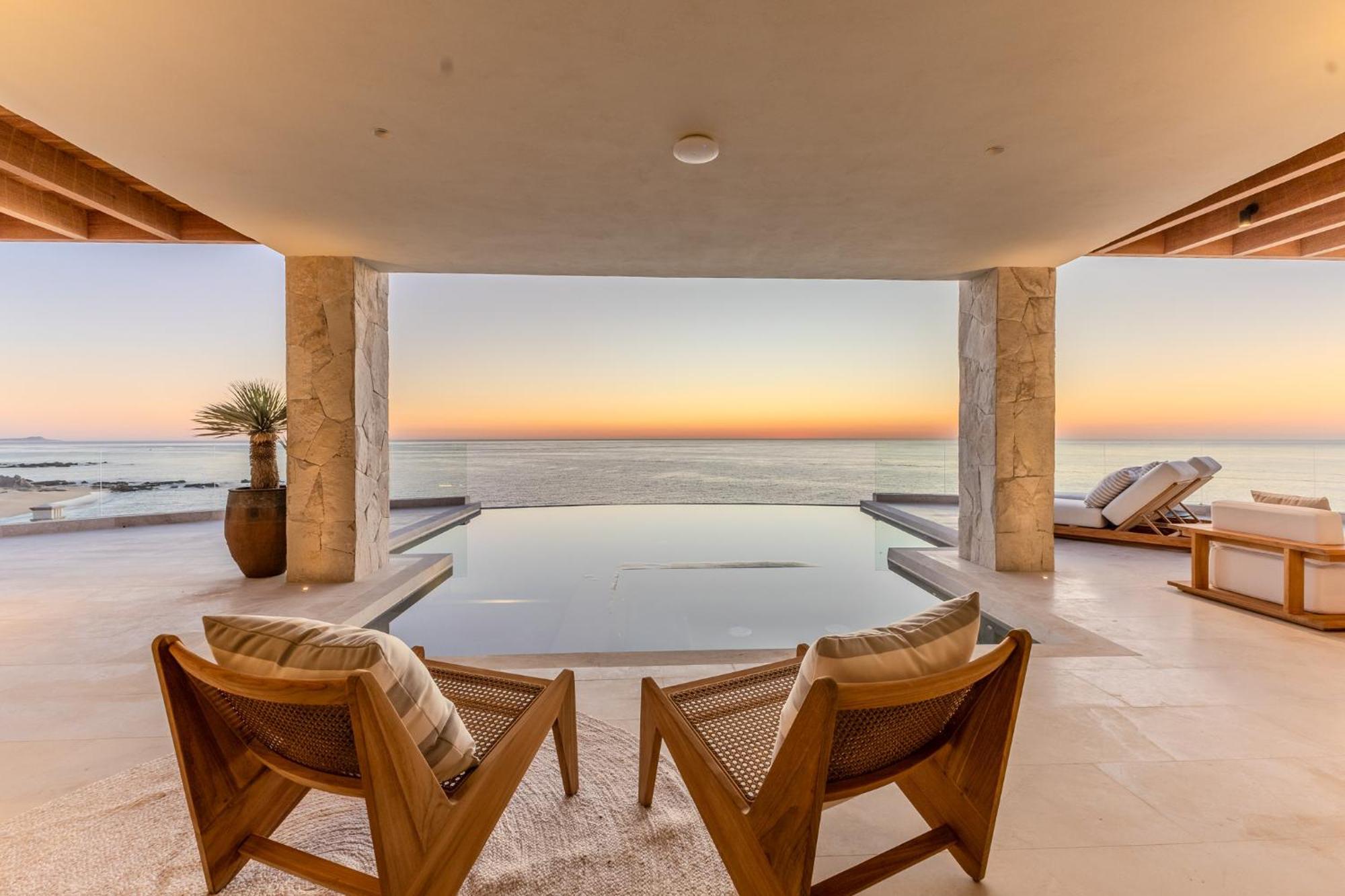 Villa New Stunning Villa, Full Staff, Gym And Has Its Own Private Swimmable *