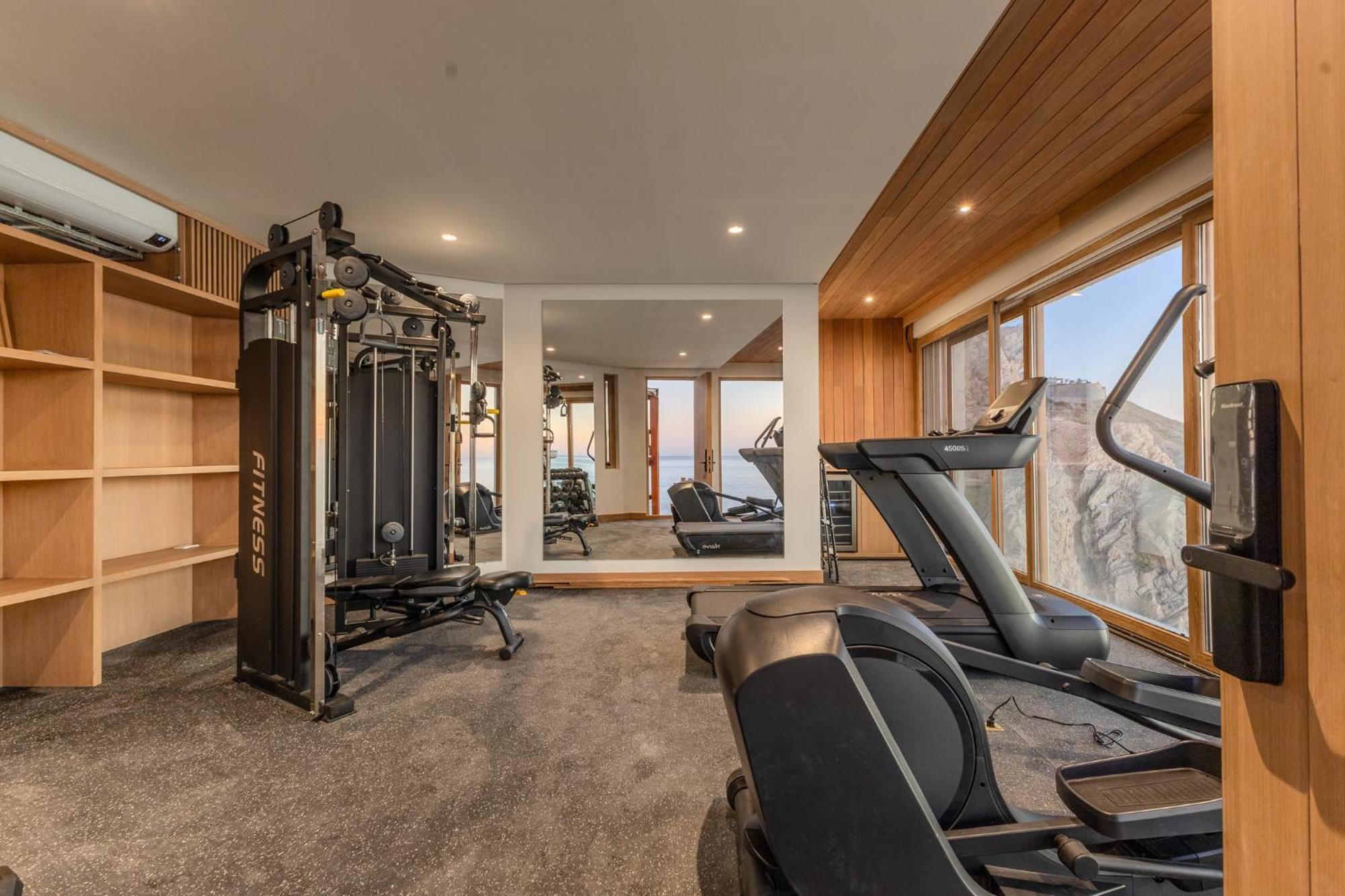 New Stunning Villa, Full Staff, Gym And Has Its Own Private Swimmable Villa