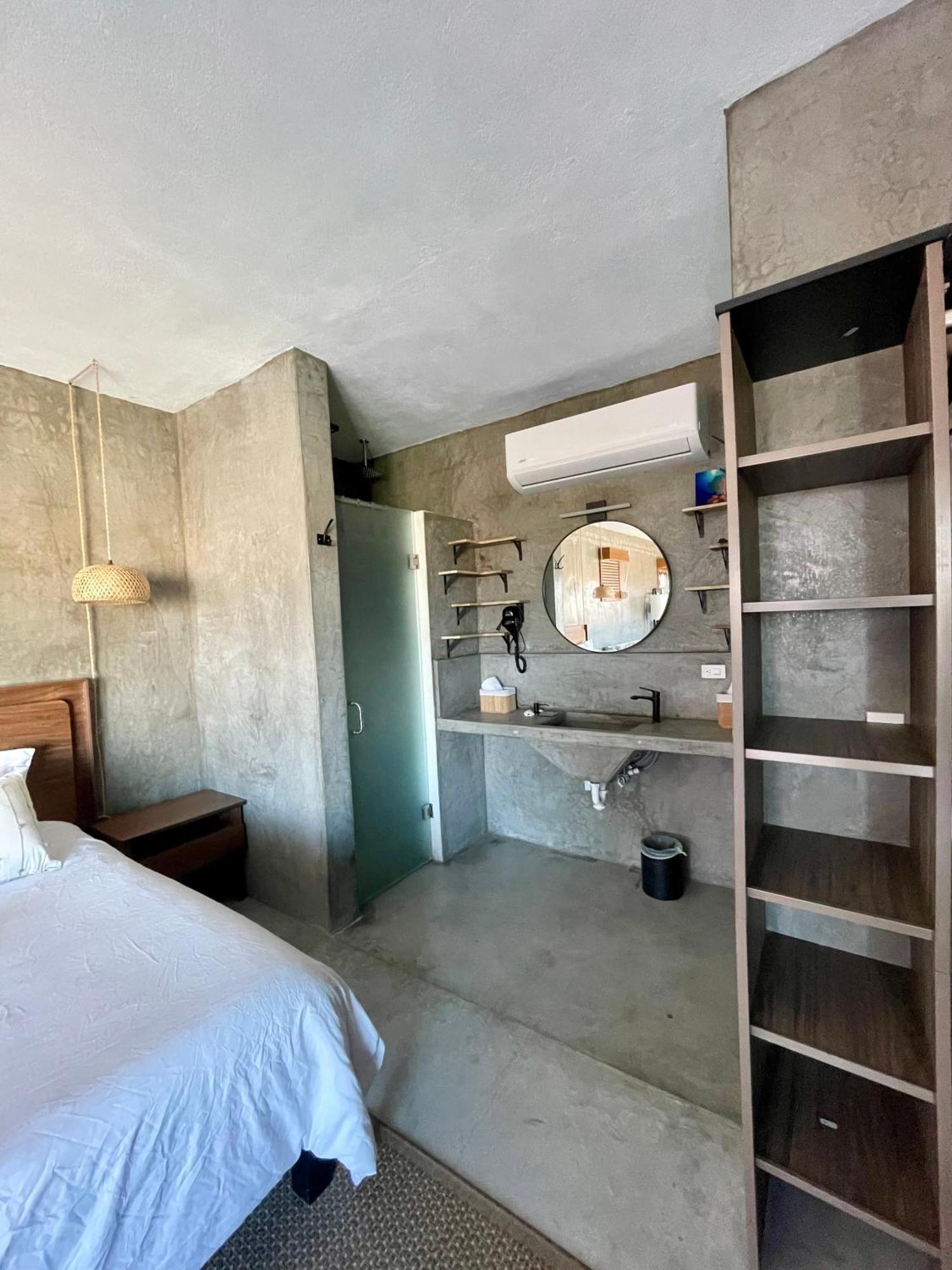 Beachfront Bahia Turquesa Jacuzzi Apartment La Paz