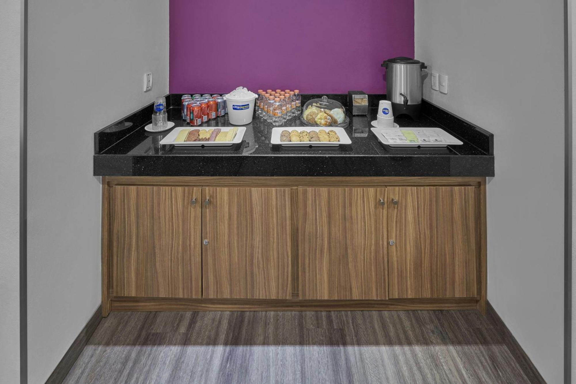 Express By Marriott Hotel 4*