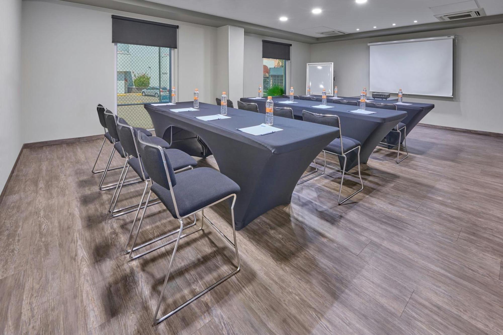 Hotel Express By Marriott Mexicali