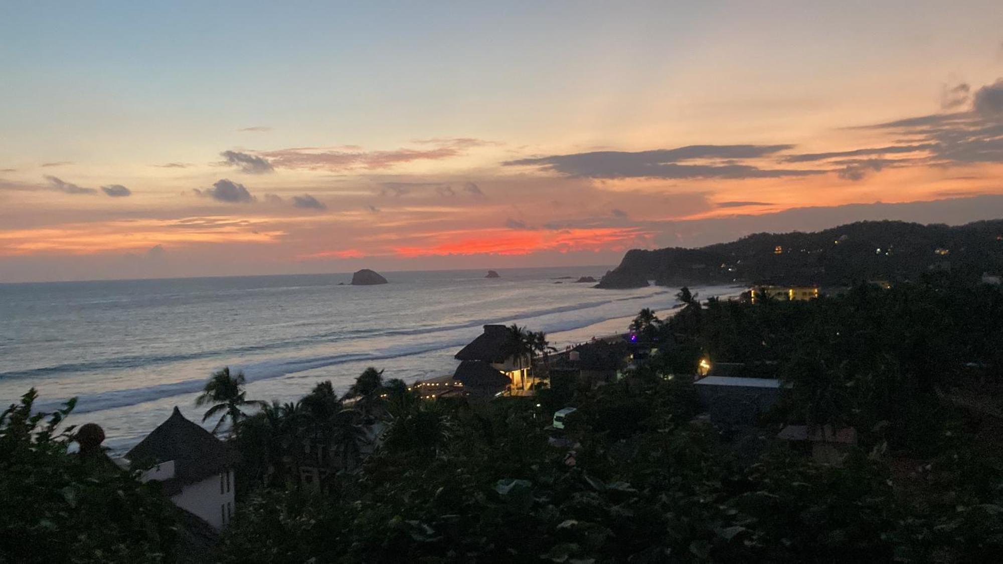 La Loma Linda, Bungalows, Yoga And Feldenkrais, Starlink Internet Zipolite