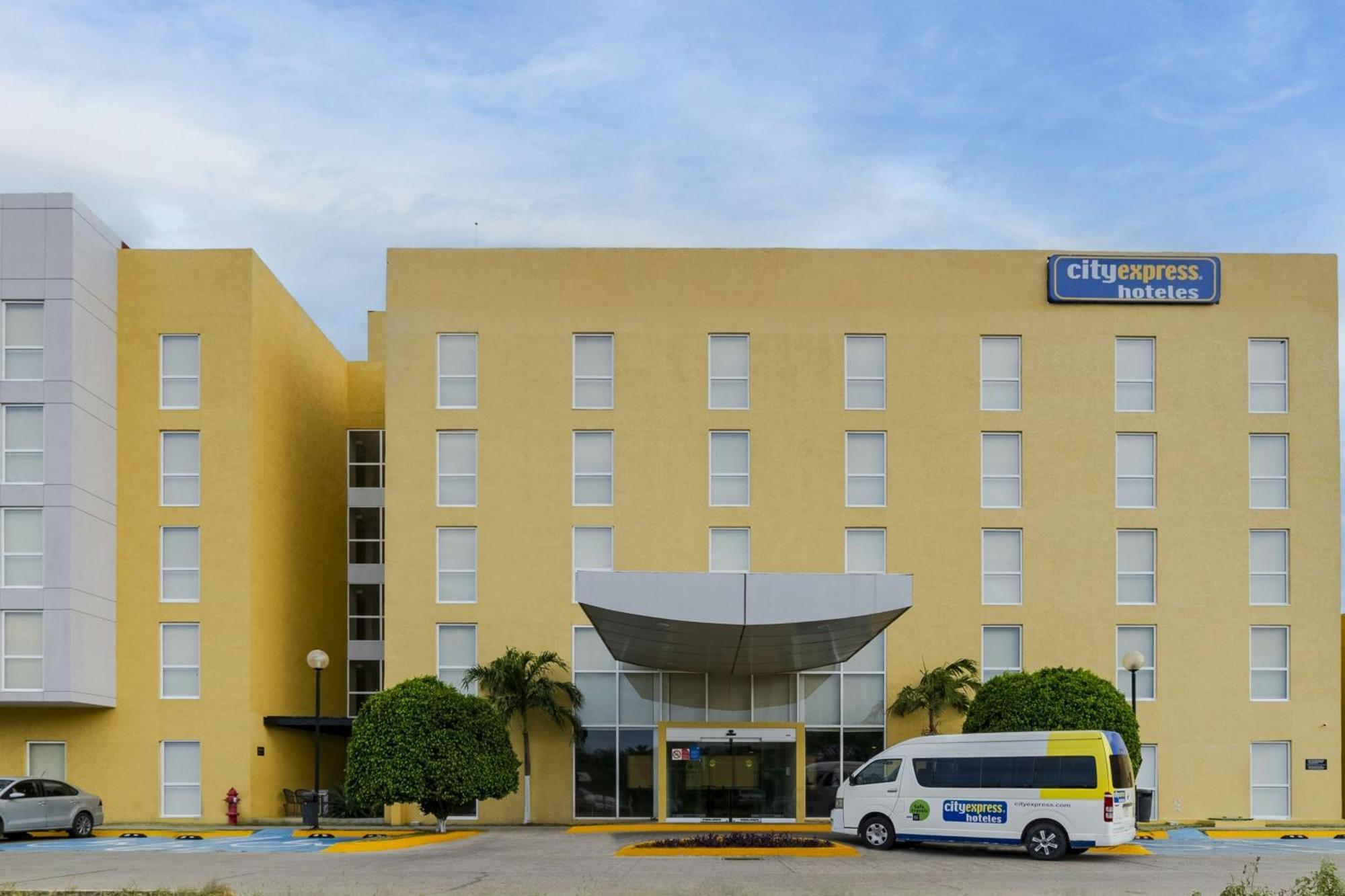 Hotel Express By Marriott Salina Cruz