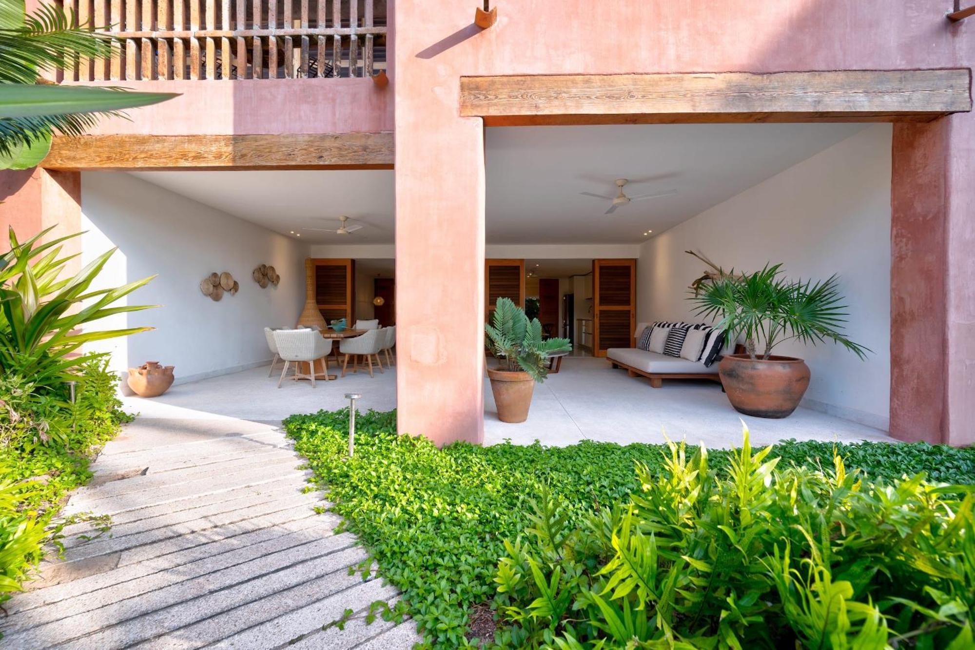 El Club & Residences 4*