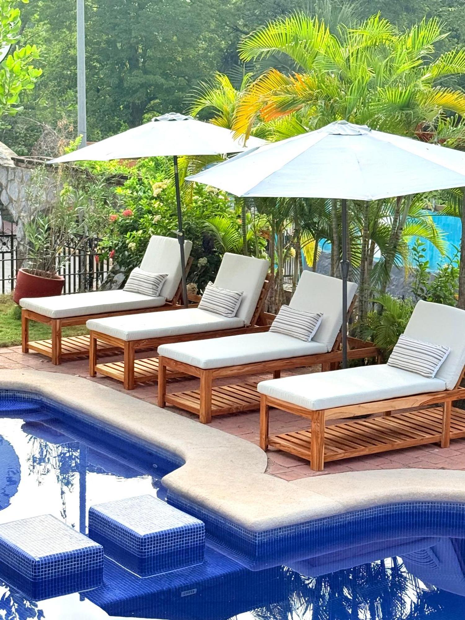 Ema Zihuatanejo
