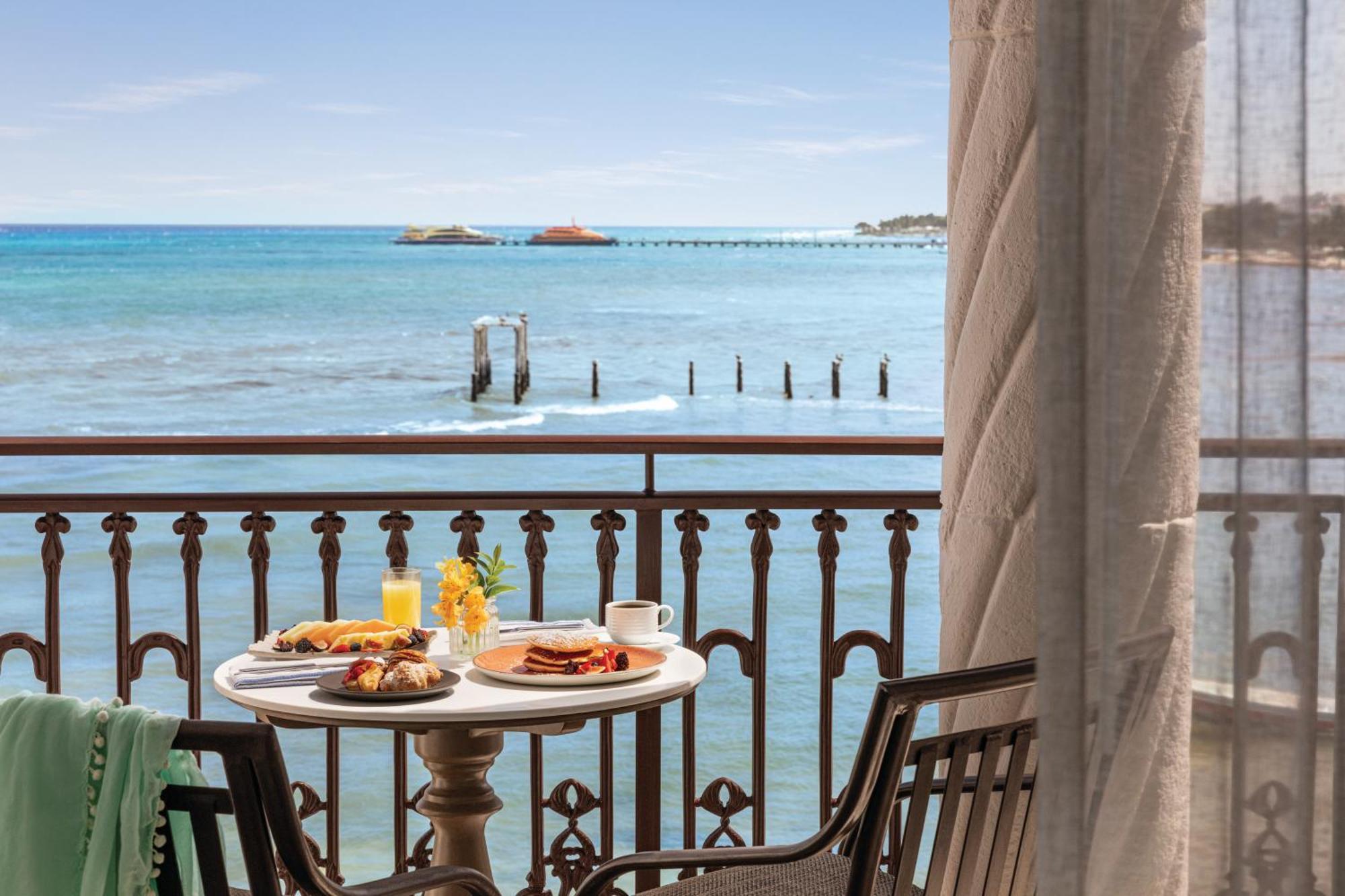 Wyndham Alltra Adults Only Playa del Carmen
