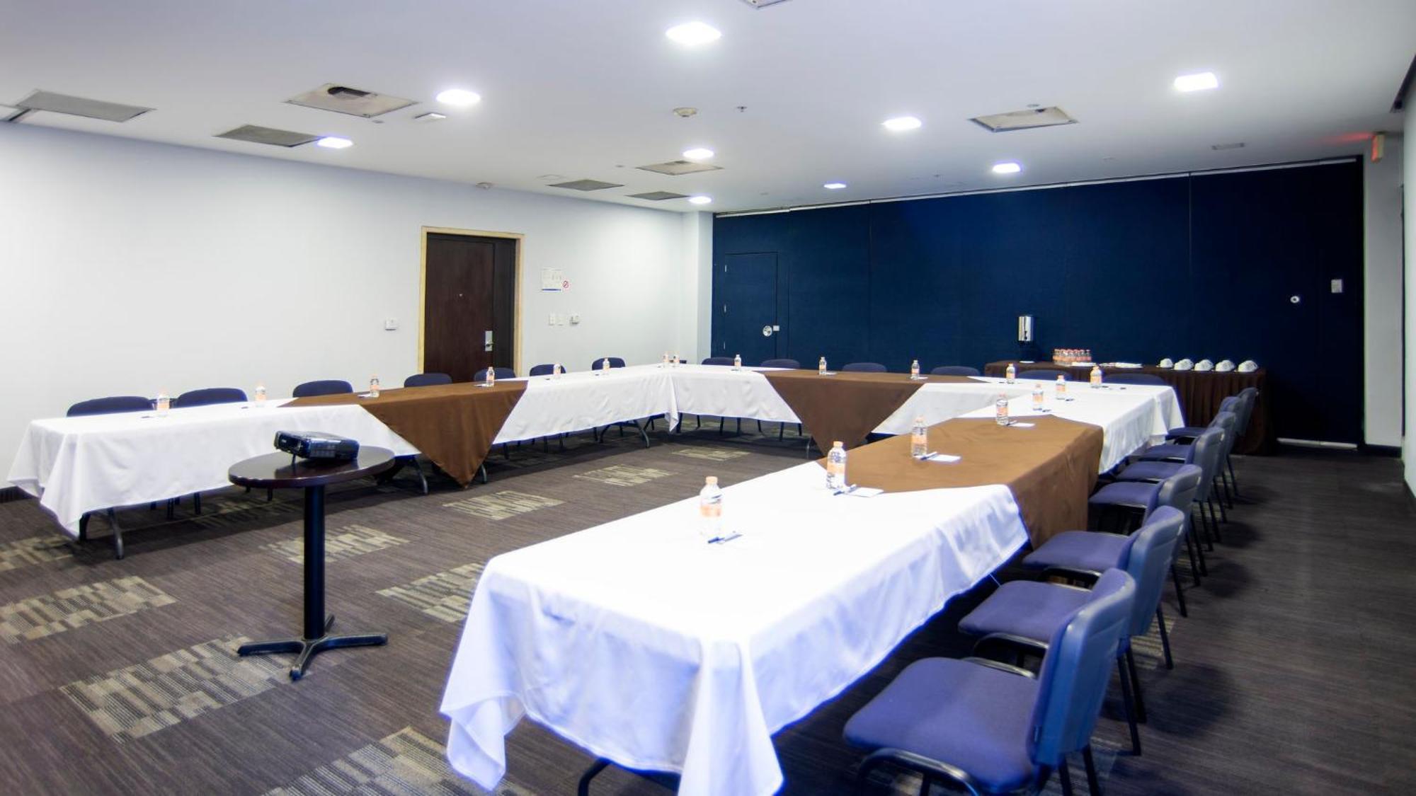 Express Santa Fe By Ihg Hotel 4*