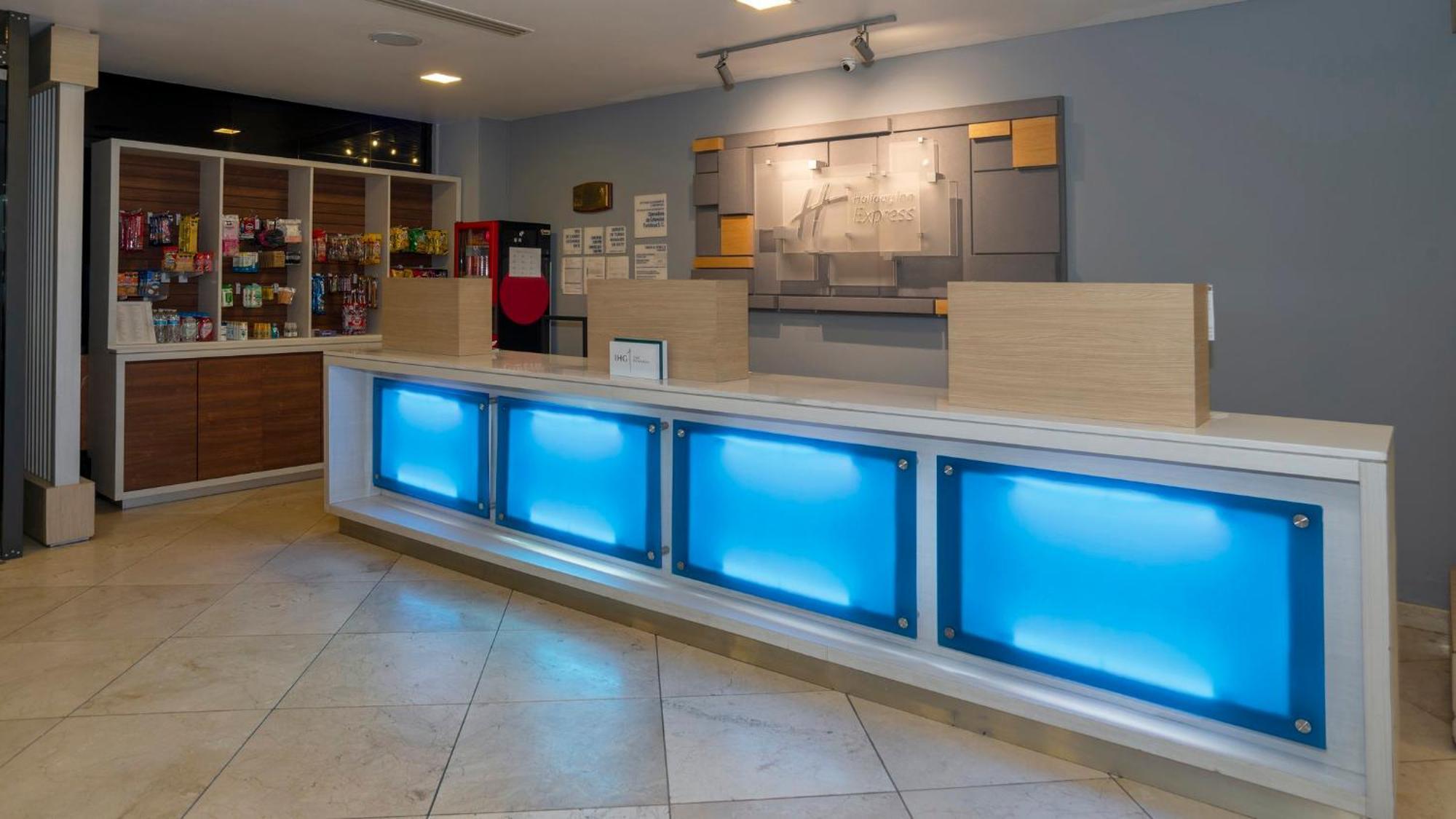 Express Santa Fe By Ihg Hotel 4*
