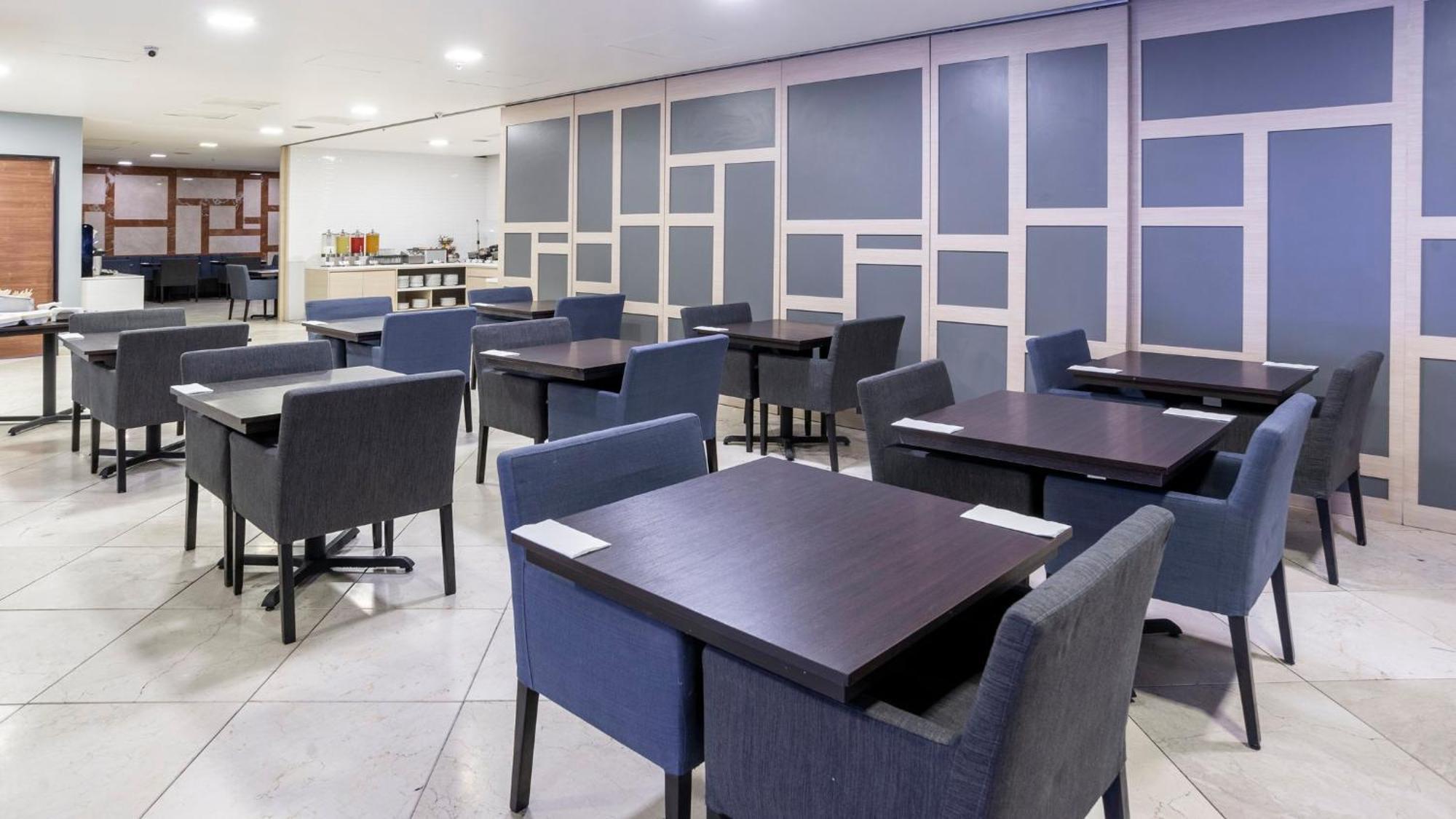 Hotel Express Santa Fe By Ihg 4*