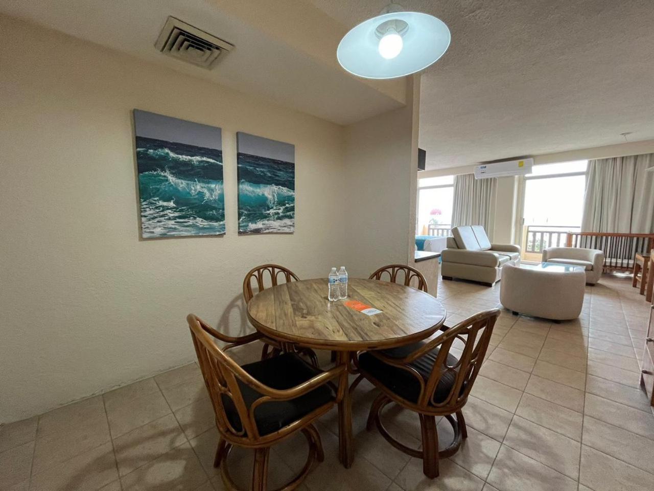 Howard Johnson By Wyndham Hotel