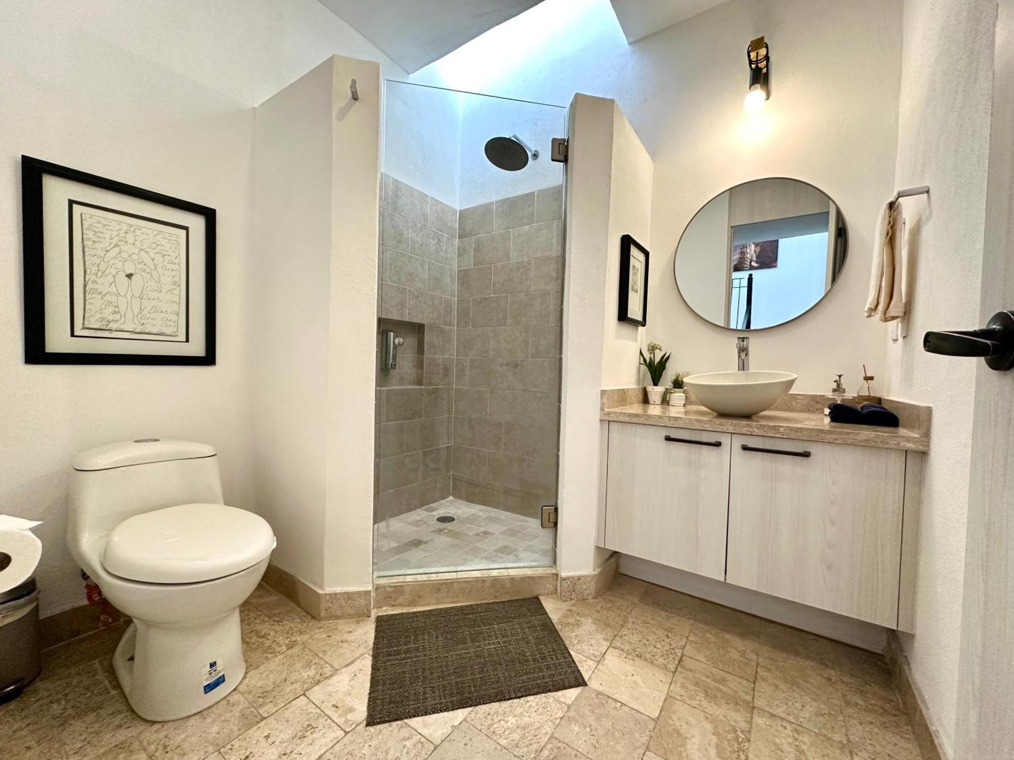 3bedrooms-5 Min Downtown-wifi-pool-jacuzzi-parking