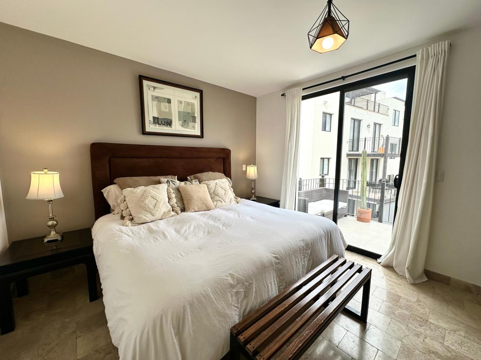 3bedrooms-5 Min Downtown-wifi-pool-jacuzzi-parking Holiday home *