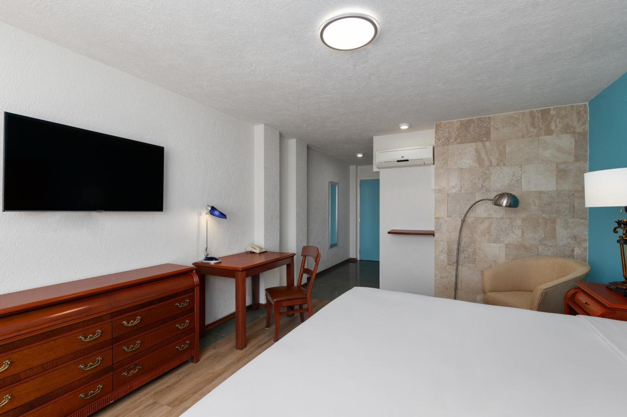 Hotel Howard Johnson By Wyndham 3*