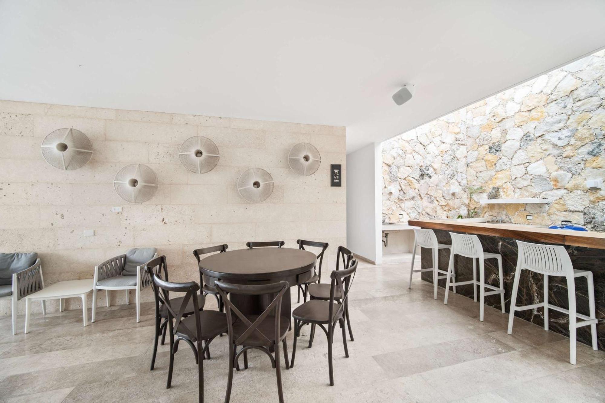 Siela 4 Bedroom Beachfront San Bruno