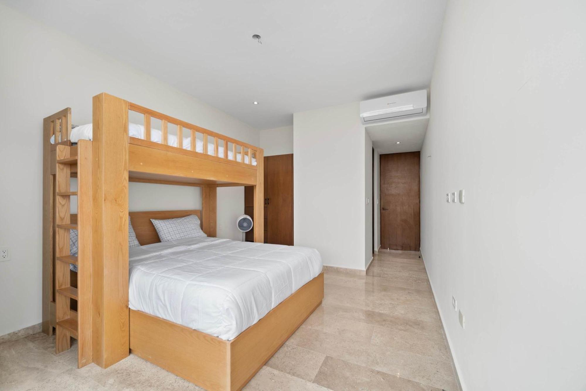 Siela 4 Bedroom Beachfront Apartment San Bruno