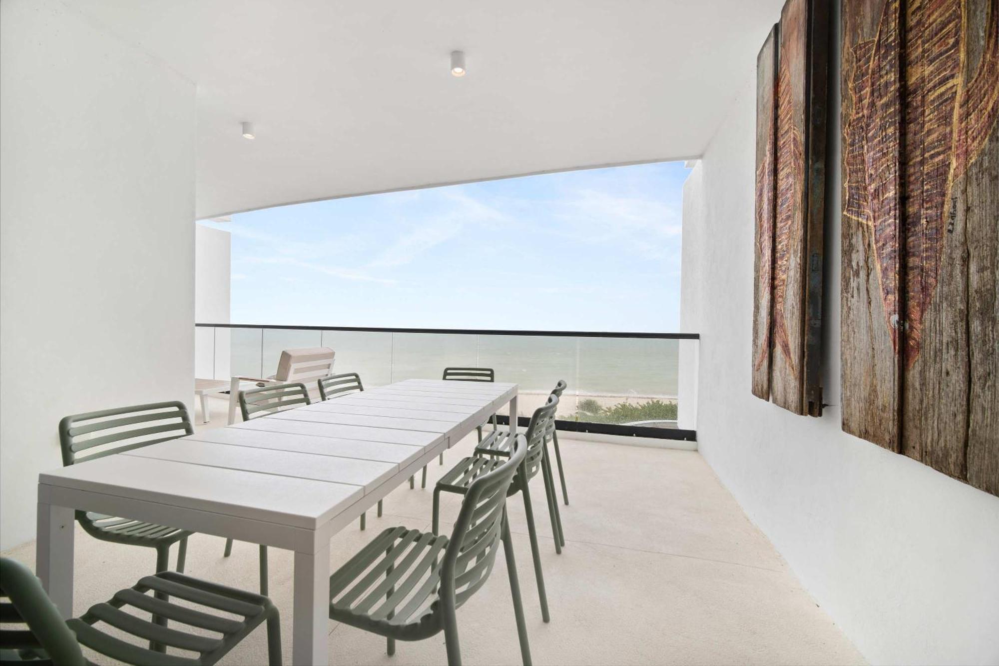 Siela 4 Bedroom Beachfront Apartment