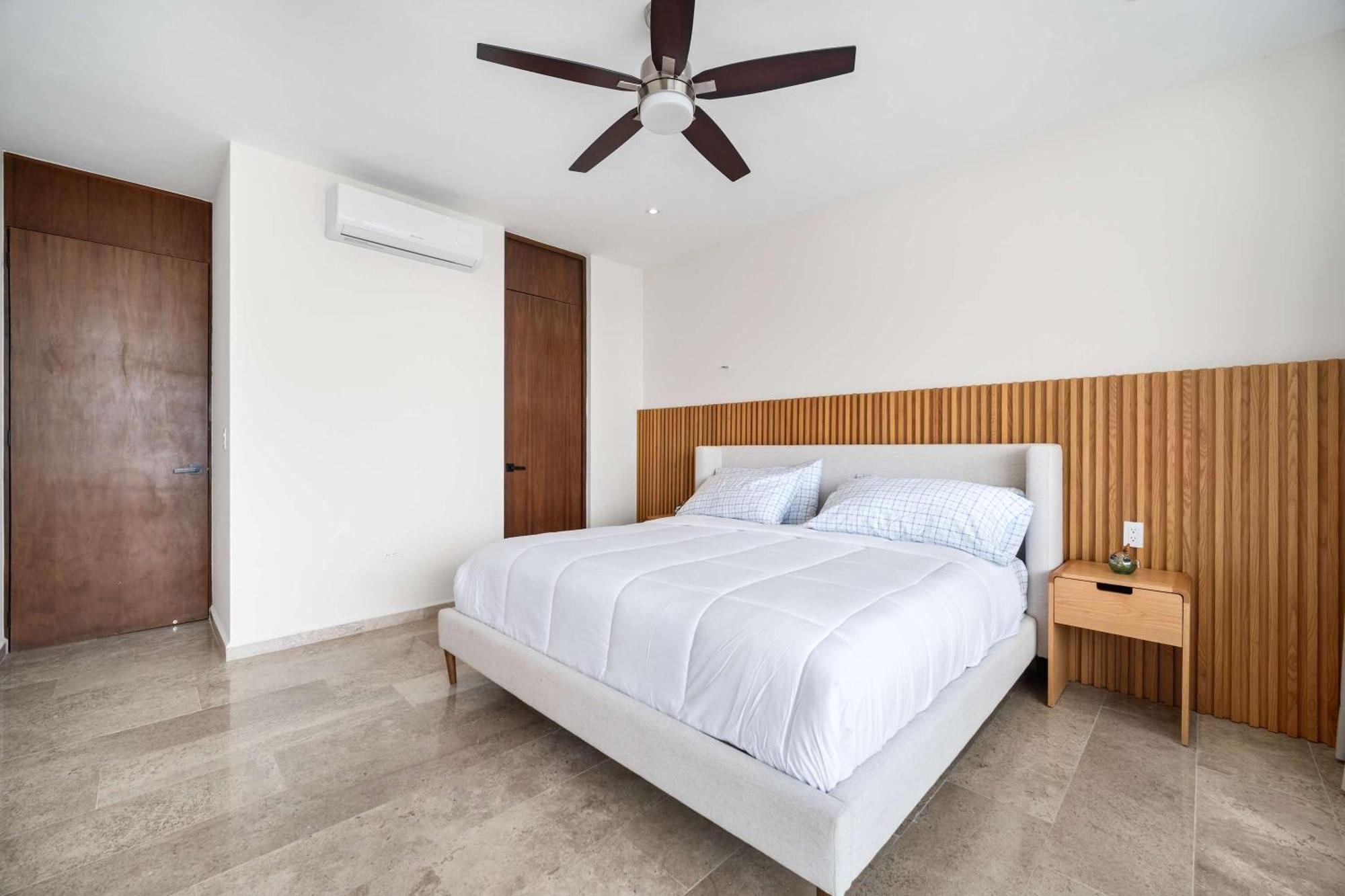 Siela 4 Bedroom Beachfront Apartment *