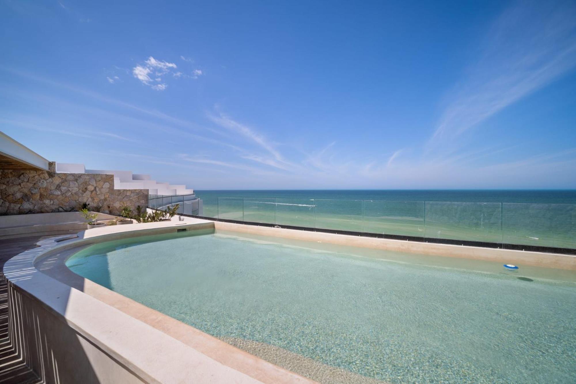 Siela 4 Bedroom Beachfront Apartment *