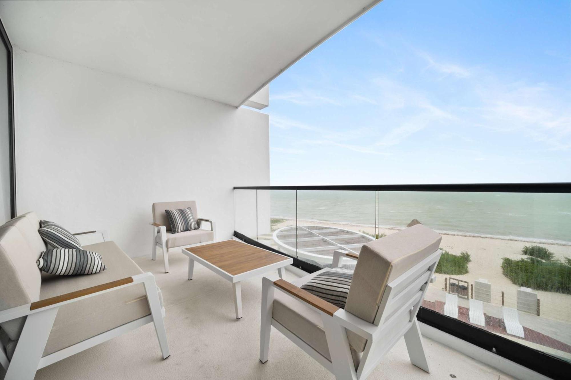 Siela 4 Bedroom Beachfront Apartment San Bruno