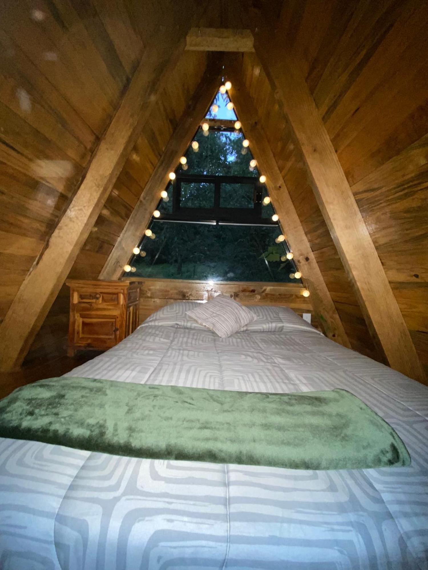 Alpina, Romantica Y Acogedora A 10 Minutos Del Centro Chalet Tepoztlan