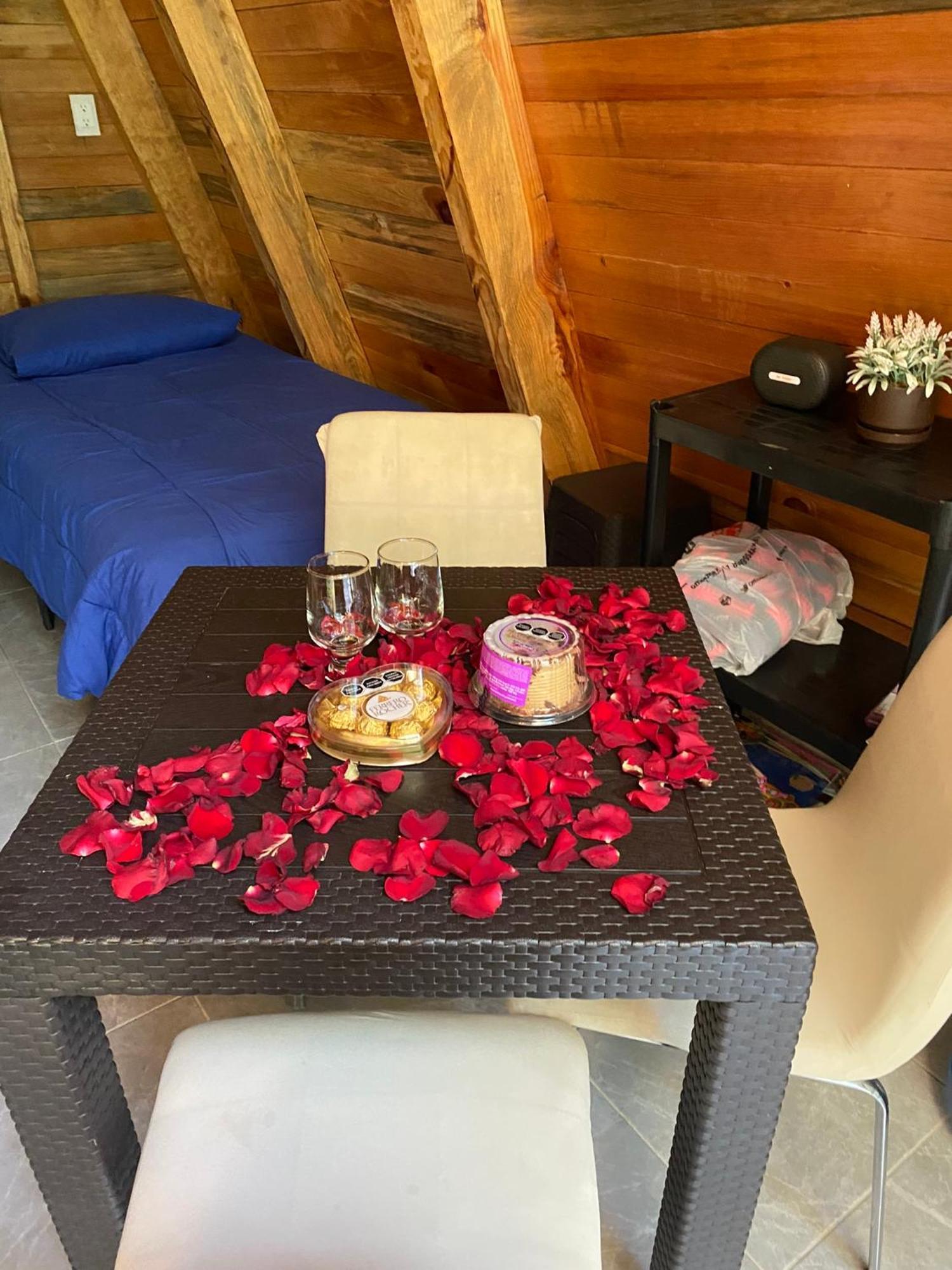 Alpina, Romantica Y Acogedora A 10 Minutos Del Centro Chalet Tepoztlan