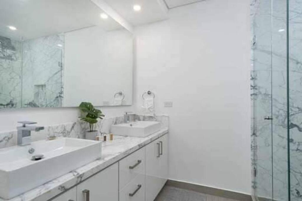 Encantame Towers Velero C302