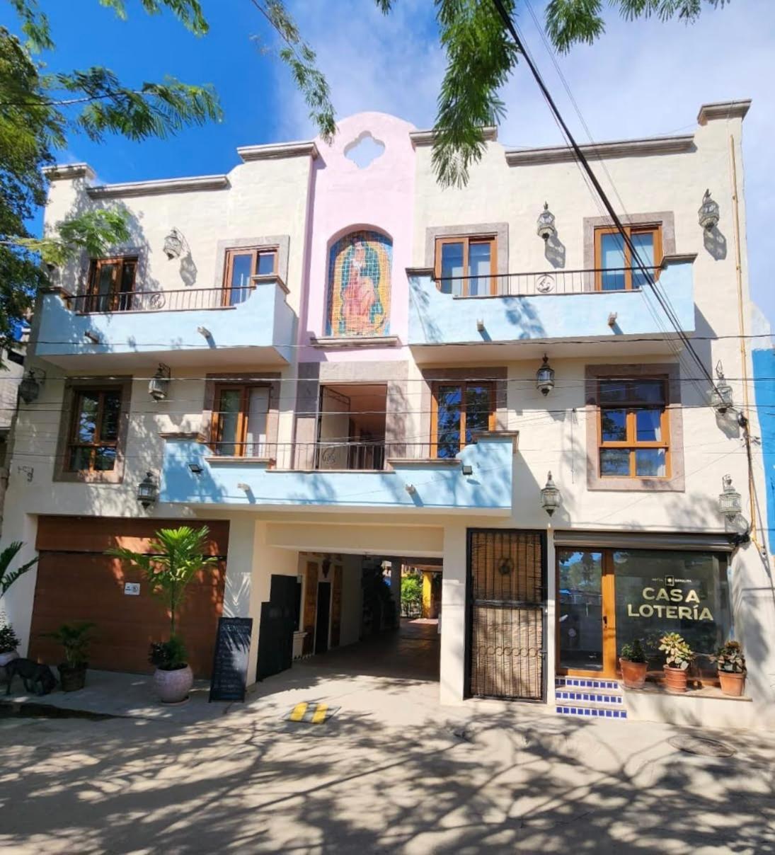 Casa Loteria: Colorful Family Retreat With Pool In Pueblito