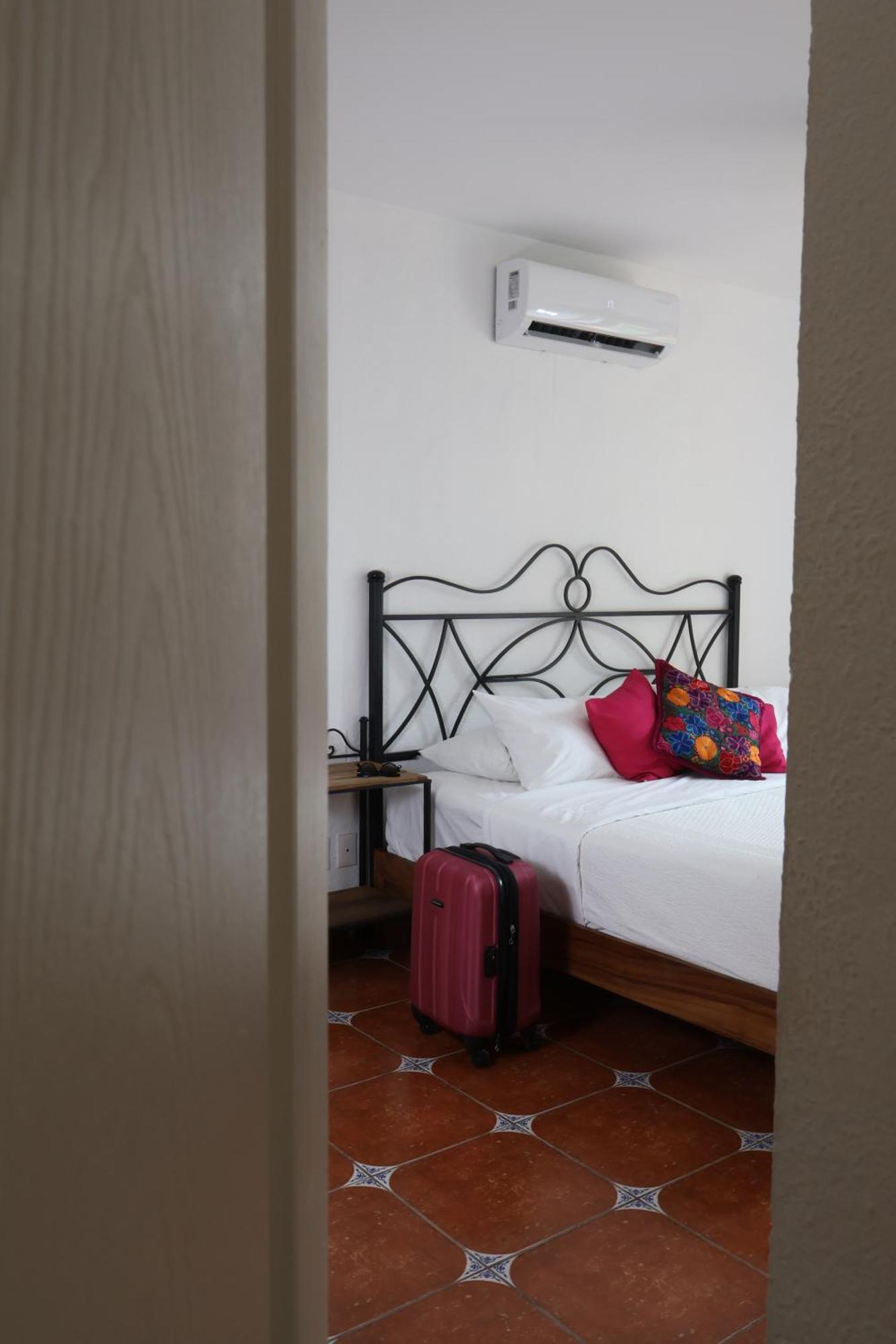 Casa Loteria: Colorful Family Retreat With Pool In Pueblito Hotel