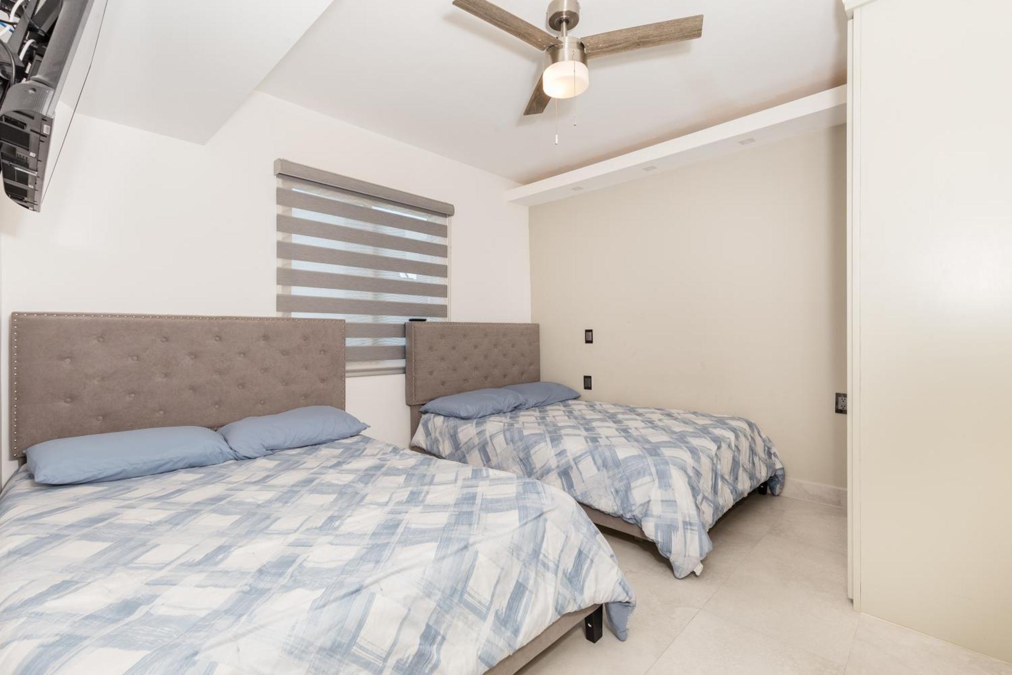 Aparthotel Rocky Point - Ocean Front - King - - Sleeps12 - Gated - Pools Wi-fi