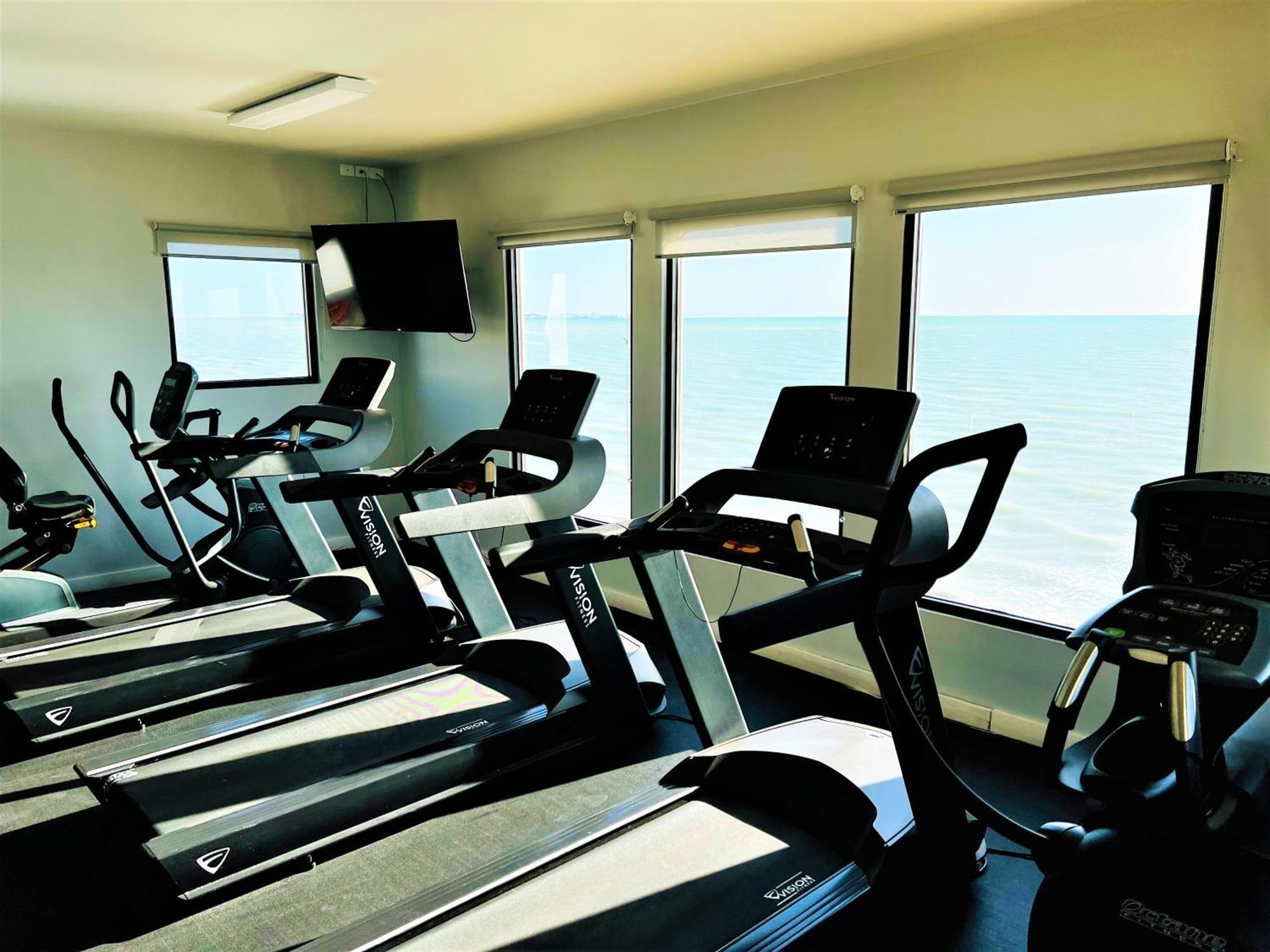 Rocky Point - Ocean Front - King - - Sleeps12 - Gated - Pools Wi-fi