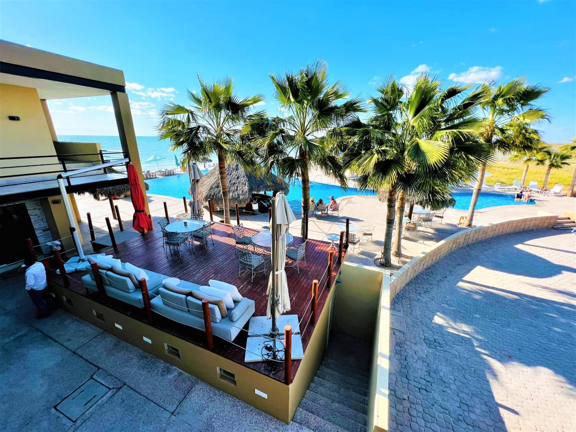 Aparthotel Rocky Point - Ocean Front - King - - Sleeps12 - Gated - Pools Wi-fi