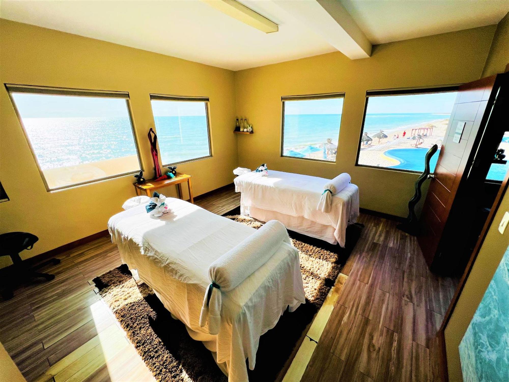 Rocky Point - Ocean Front - King - - Sleeps12 - Gated - Pools Wi-fi