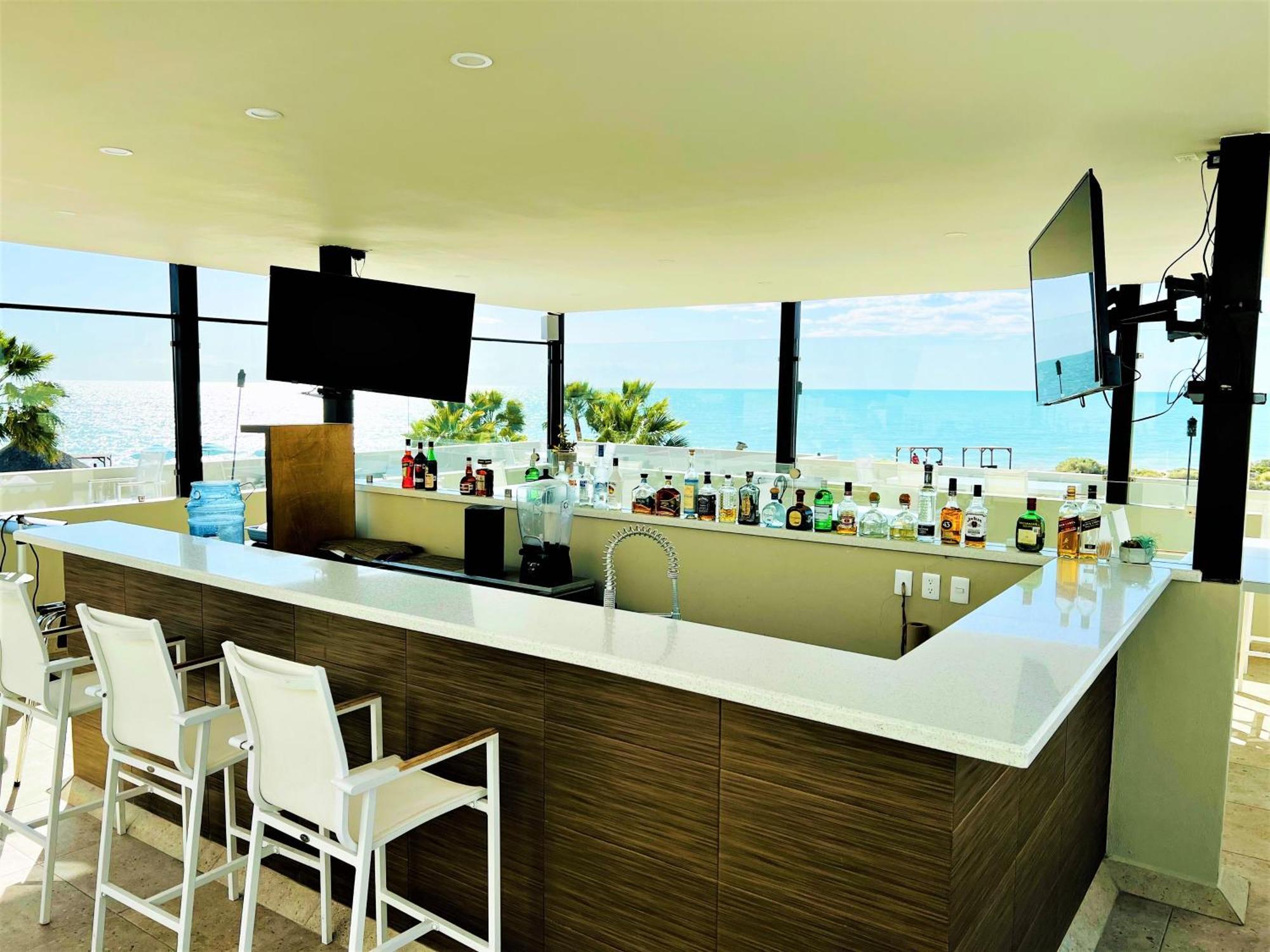 Rocky Point - Ocean Front - King - - Sleeps12 - Gated - Pools Wi-fi