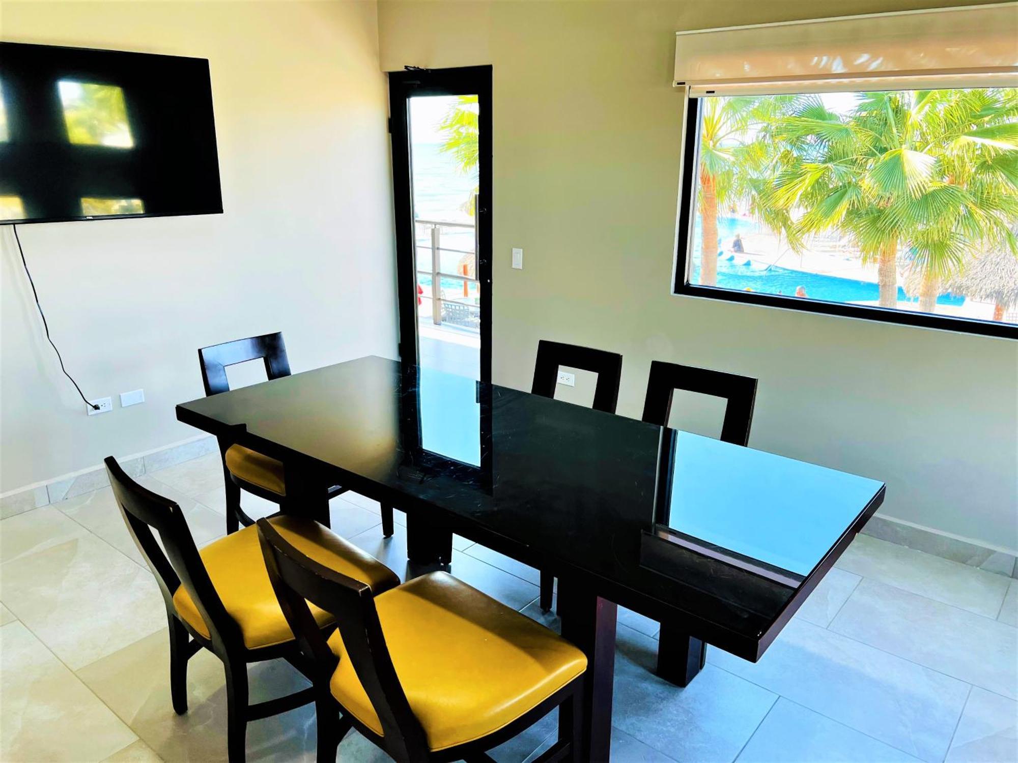 Aparthotel Rocky Point - Ocean Front - King - - Sleeps12 - Gated - Pools Wi-fi
