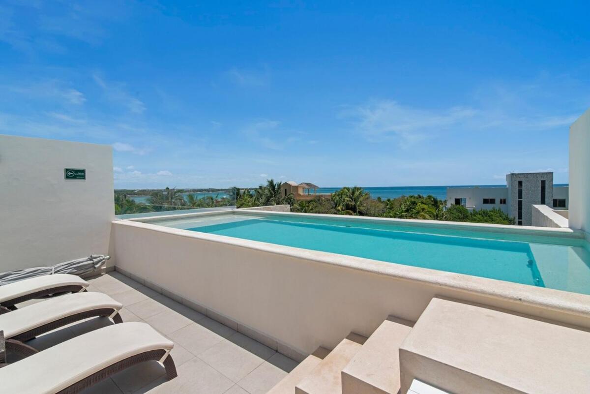 Seabreeze Private Hot Tub Access 11 Pools Apartment *