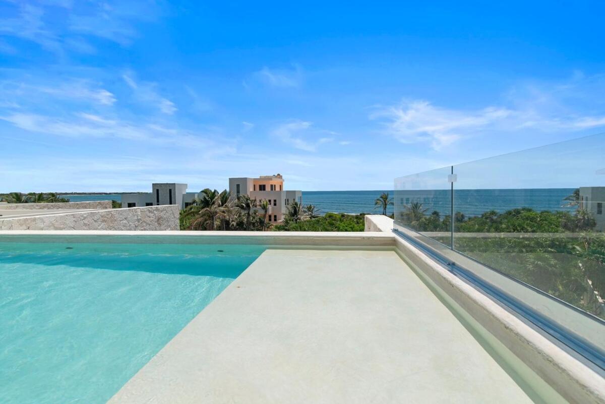 Seabreeze Private Hot Tub Access 11 Pools Apartment *