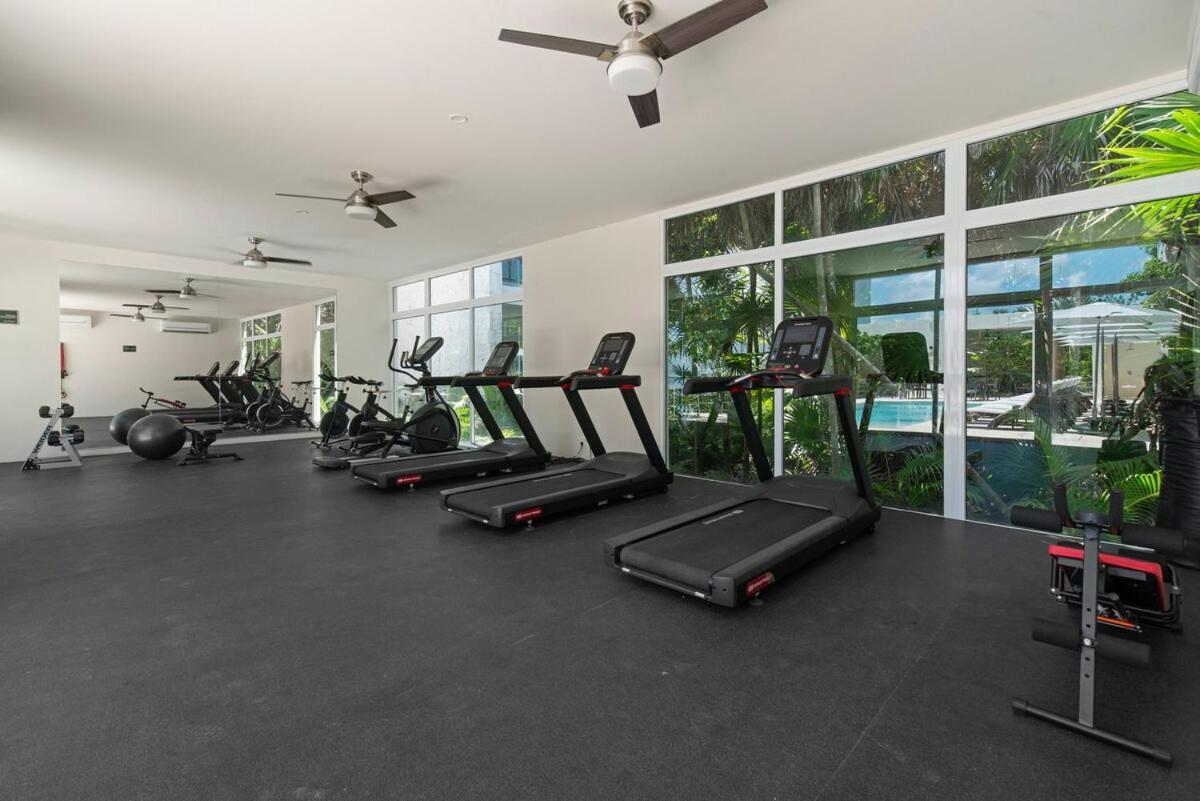 Seabreeze Private Hot Tub Access 11 Pools Apartment