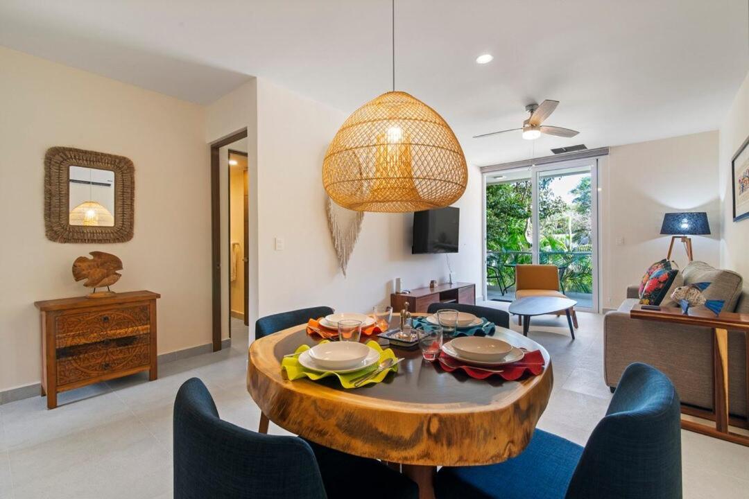 Seabreeze Private Hot Tub Access 11 Pools Apartment *